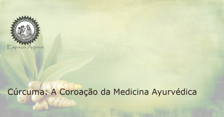 Imagem da planta Curcuma longa (cúrcuma), com raiz de cor amarelo-dourada, em um ambiente indiano tradicional