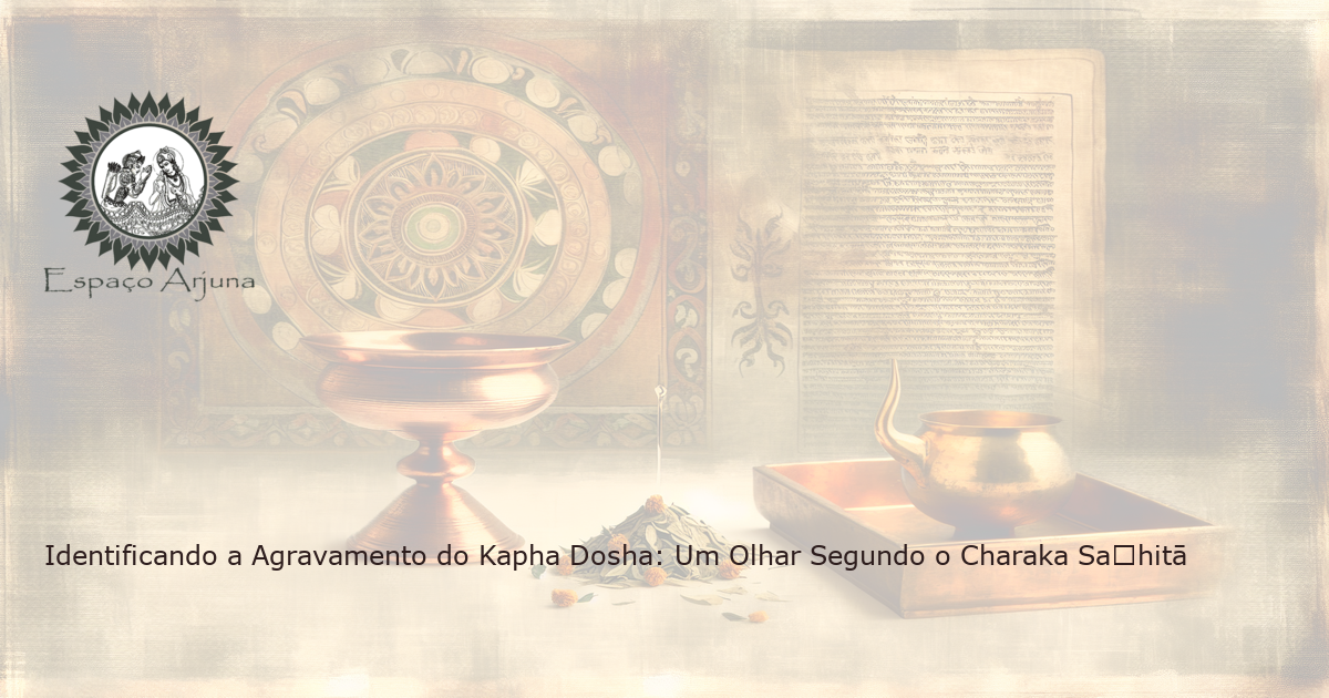 A imagem ilustra um antigo manuscrito sânscrito ao lado de uma bandeja de cobre com o elemento água equilibrado, ervas secas e um calice de bronze onde um líquido dourado está sendo vertido, remetendo ao clássico Charaka Saṃhitā e ao conceitos ayurvédicos.