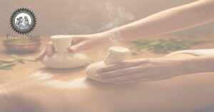 Bolsa têxtil aquecida (pinda) usada em sudação localizada na tradição ayurvédica.