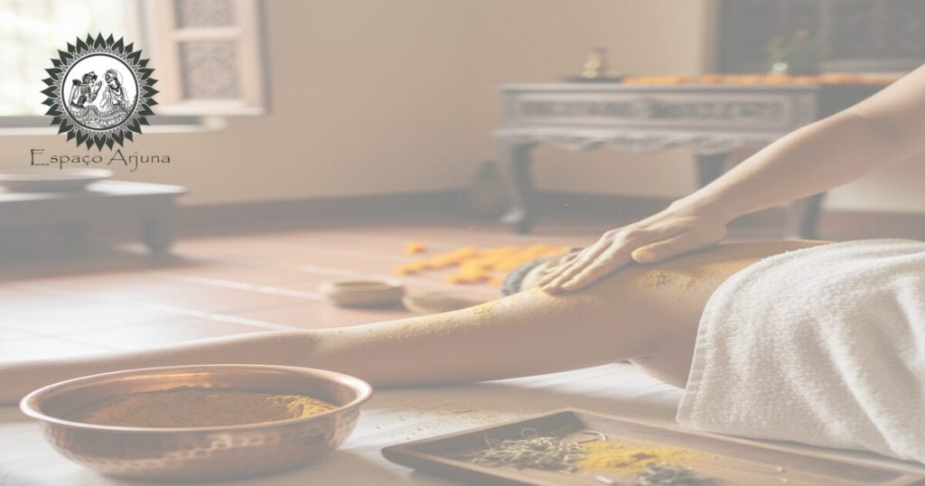 Aplicação de udvartana: massagem com pós medicinais para estimular a pele